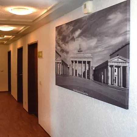 מלון Hotel - Pension Haubach ברלין