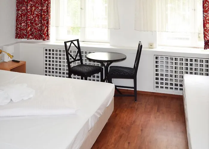 Hotel - Pension Haubach Hotell 2*